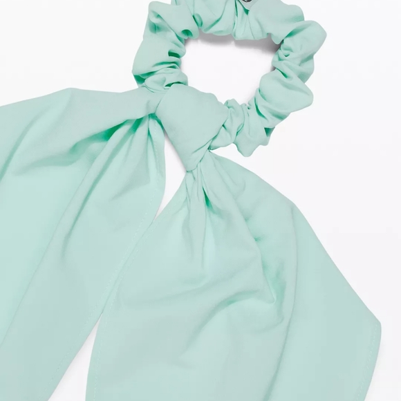 Lululemon uplifting scrunchie - Picture 3 of 3
